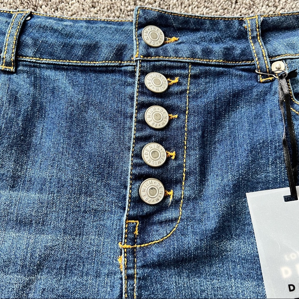 SOLD!! NWT Love tree denim shorts. - Picture 4 of 5